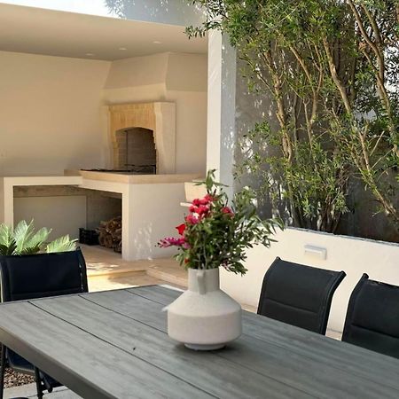 Villa Tm With Private Heated Pool, Poolhouse & Private Garage Милна Экстерьер фото