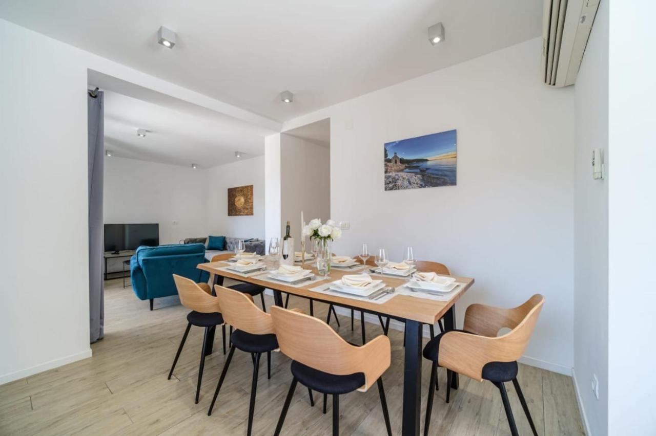 Villa Tm With Private Heated Pool, Poolhouse & Private Garage Милна Экстерьер фото