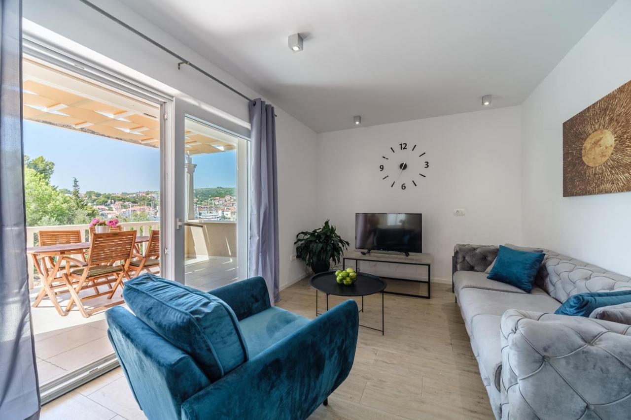 Villa Tm With Private Heated Pool, Poolhouse & Private Garage Милна Экстерьер фото