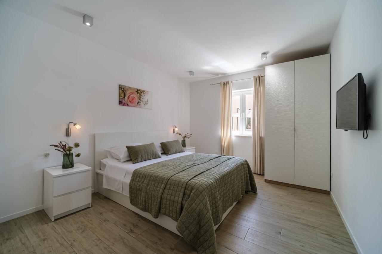 Villa Tm With Private Heated Pool, Poolhouse & Private Garage Милна Экстерьер фото