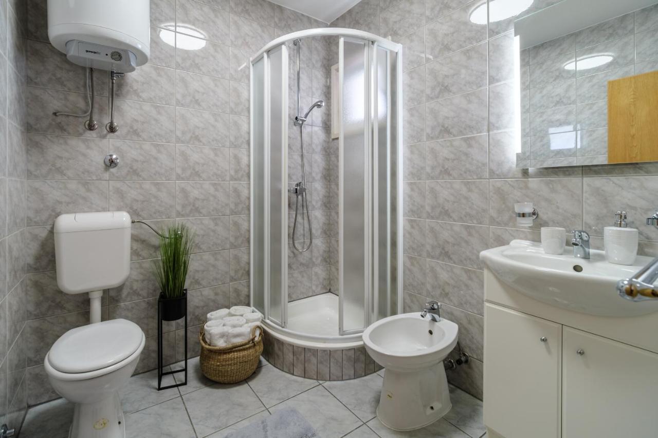 Villa Tm With Private Heated Pool, Poolhouse & Private Garage Милна Экстерьер фото