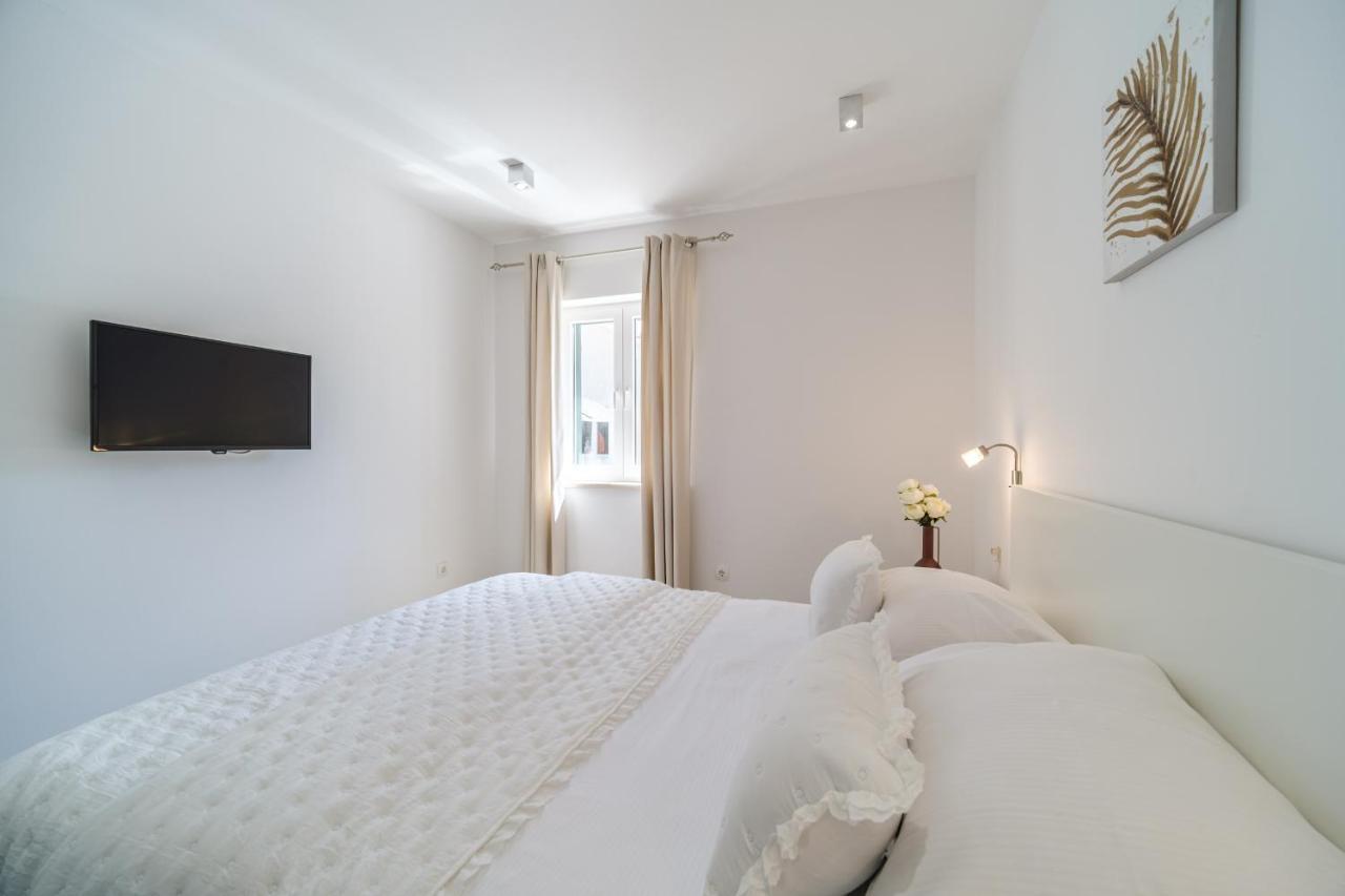 Villa Tm With Private Heated Pool, Poolhouse & Private Garage Милна Экстерьер фото