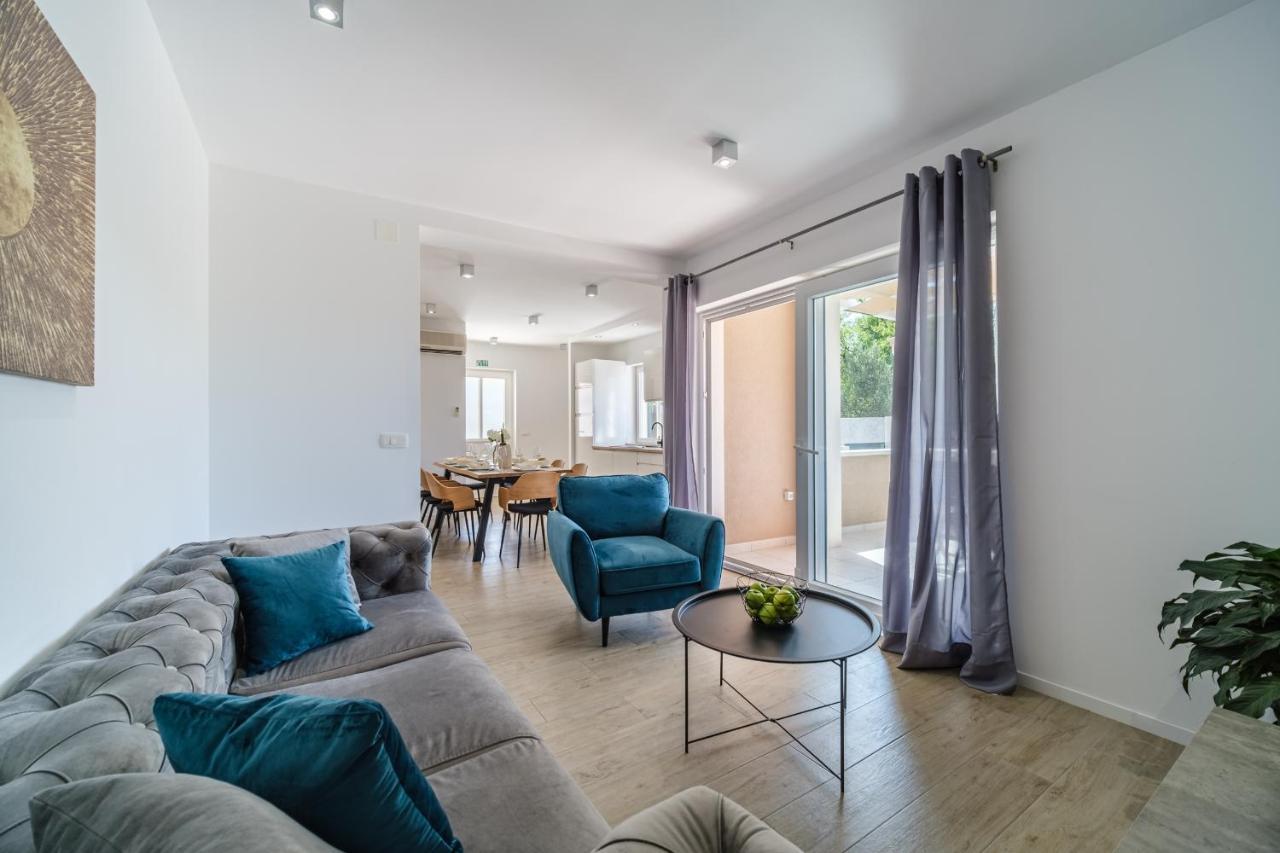 Villa Tm With Private Heated Pool, Poolhouse & Private Garage Милна Экстерьер фото