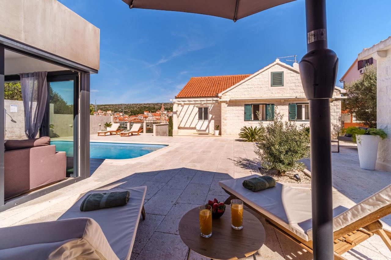 Villa Tm With Private Heated Pool, Poolhouse & Private Garage Милна Экстерьер фото