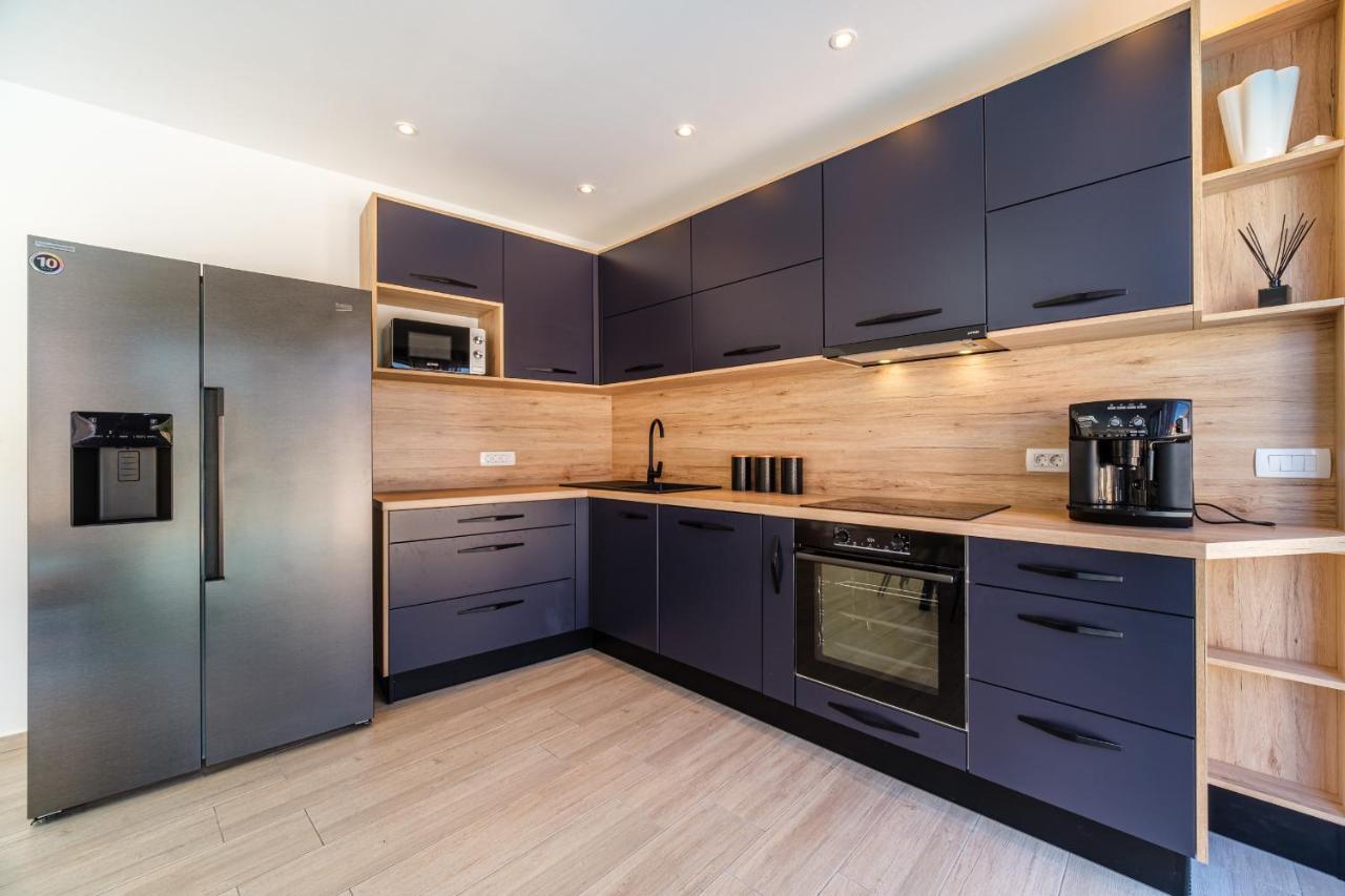 Villa Tm With Private Heated Pool, Poolhouse & Private Garage Милна Экстерьер фото