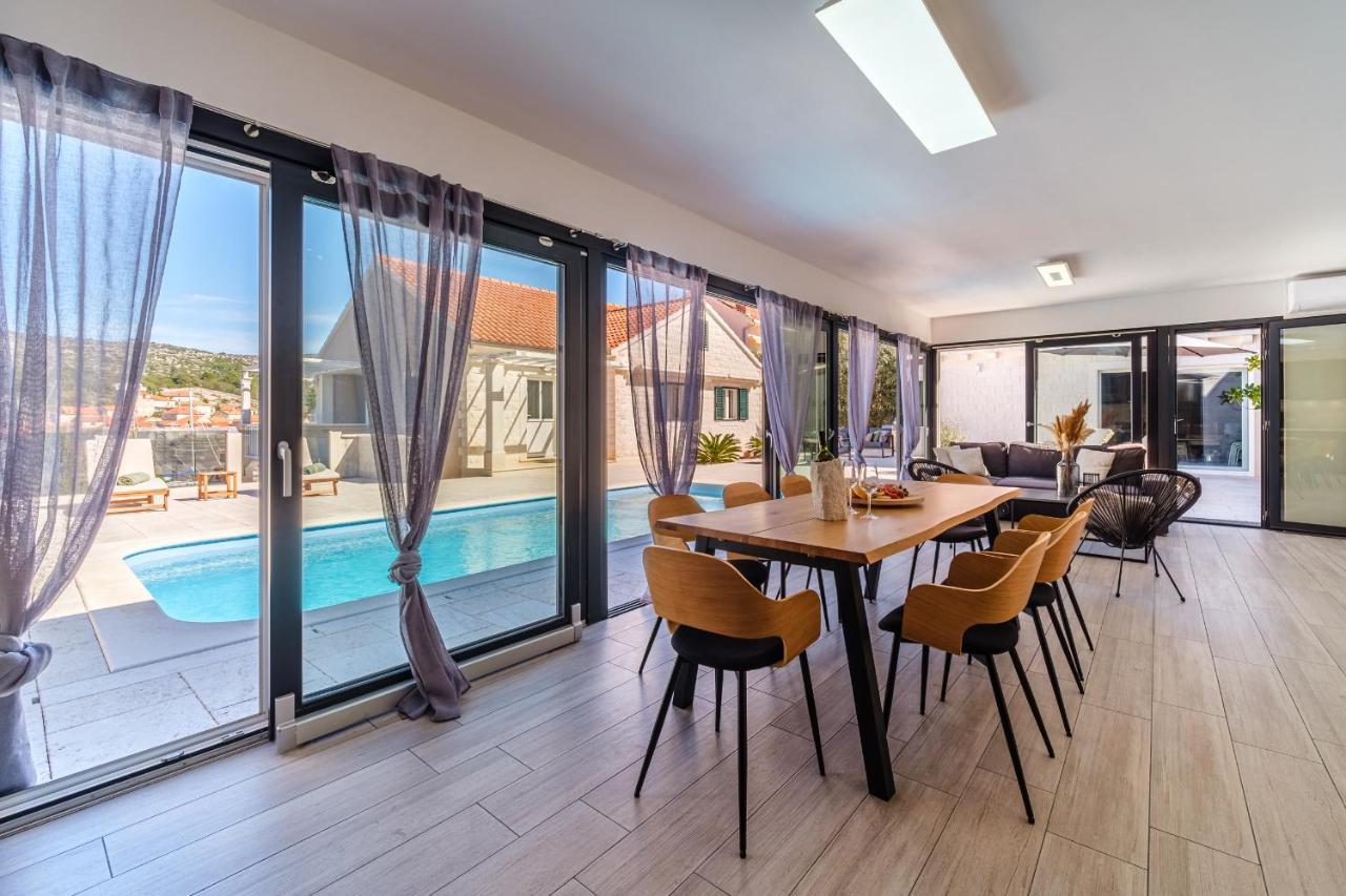 Villa Tm With Private Heated Pool, Poolhouse & Private Garage Милна Экстерьер фото