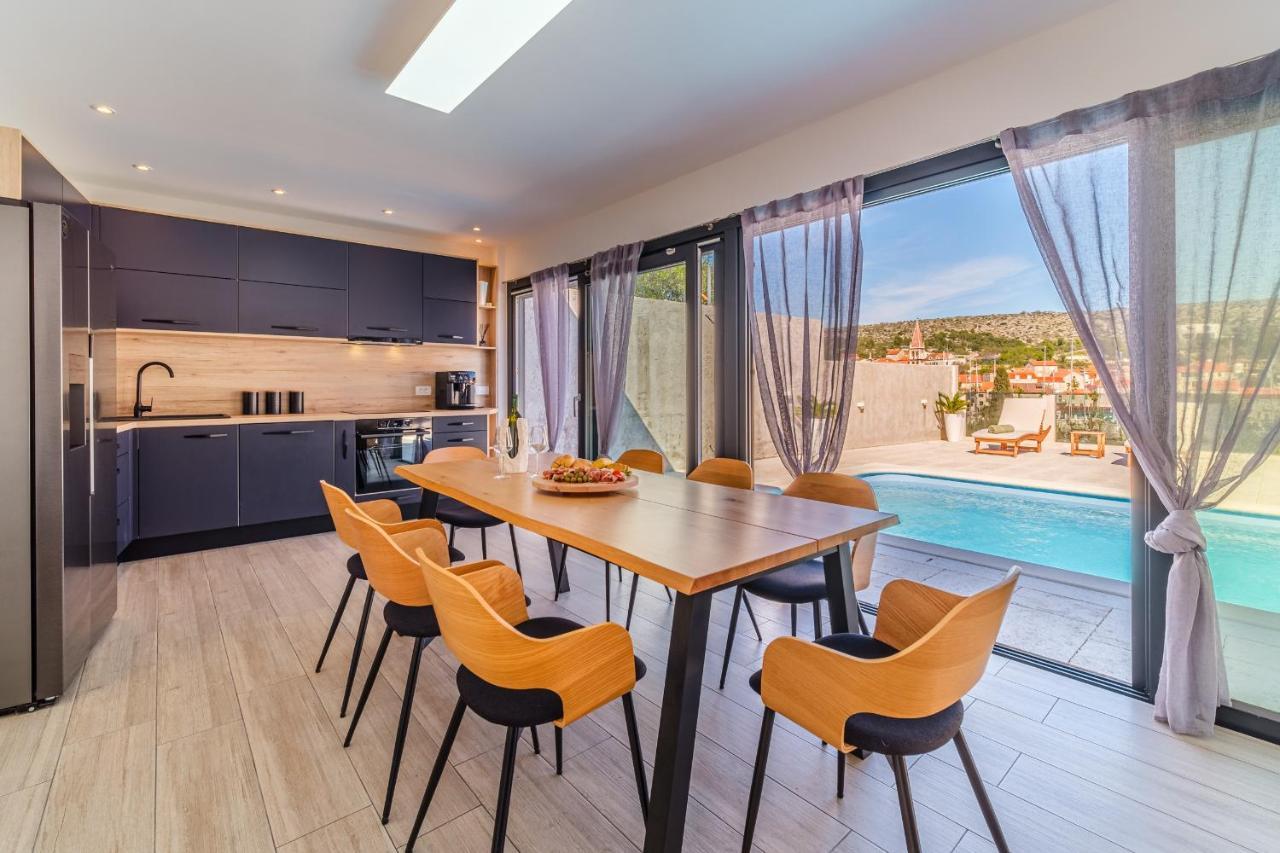 Villa Tm With Private Heated Pool, Poolhouse & Private Garage Милна Экстерьер фото