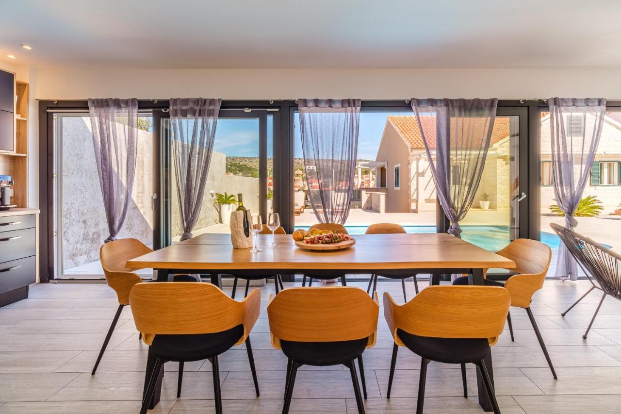 Villa Tm With Private Heated Pool, Poolhouse & Private Garage Милна Экстерьер фото