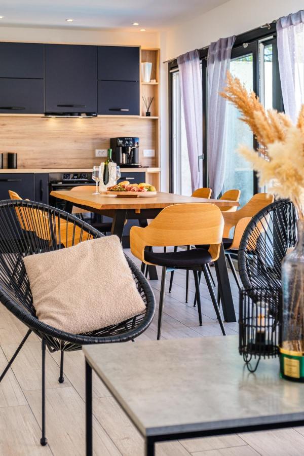 Villa Tm With Private Heated Pool, Poolhouse & Private Garage Милна Экстерьер фото