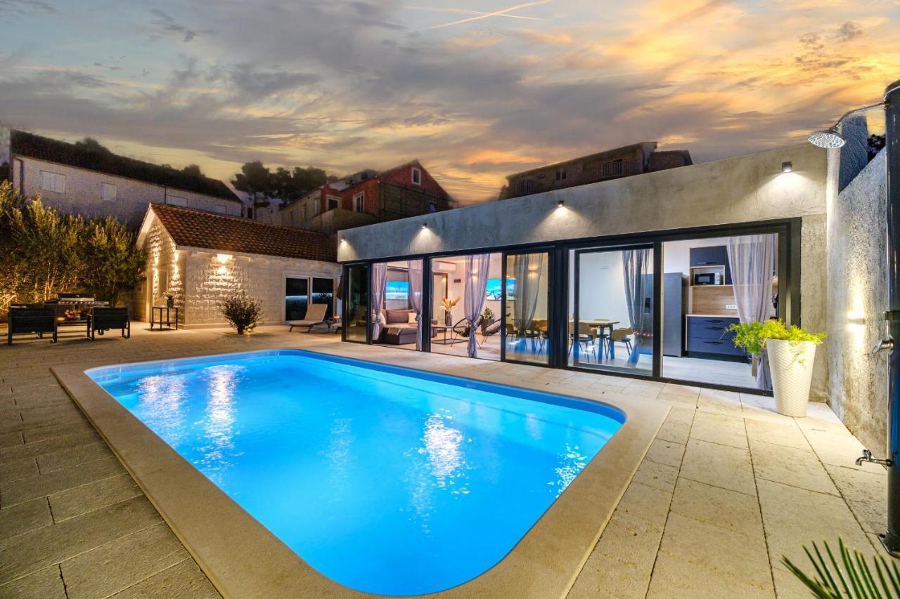 Villa Tm With Private Heated Pool, Poolhouse & Private Garage Милна Экстерьер фото