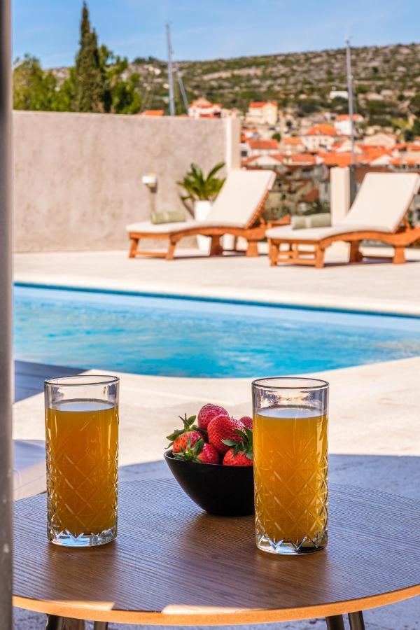 Villa Tm With Private Heated Pool, Poolhouse & Private Garage Милна Экстерьер фото