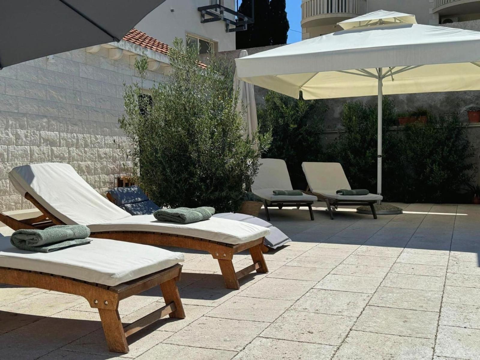 Villa Tm With Private Heated Pool, Poolhouse & Private Garage Милна Экстерьер фото